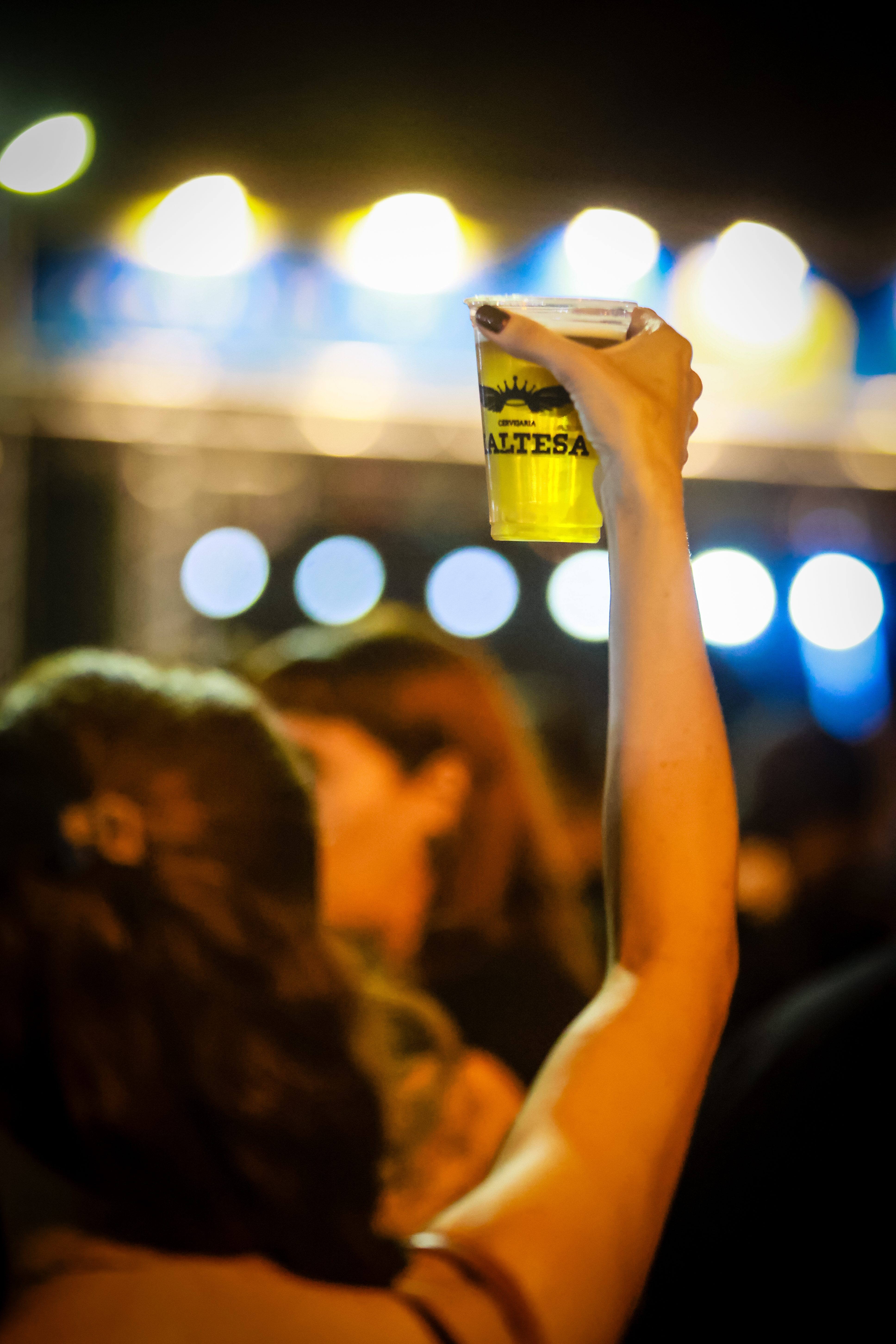 Bar Maltesa com público e música