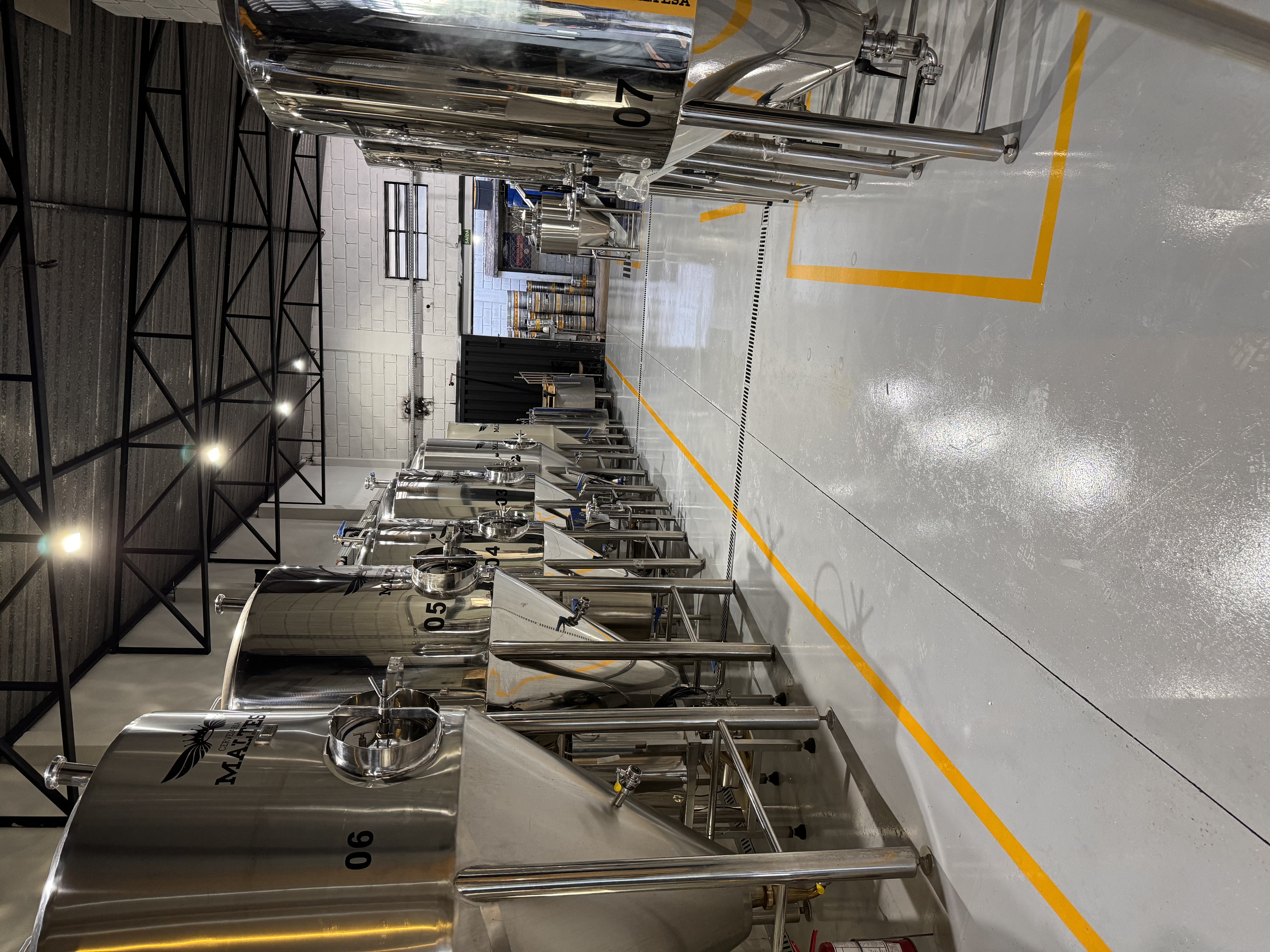 Tanques e controle de fermentação na indústria Maltesa